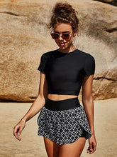 Konservativer Badeanzug mit einfarbigem Druck